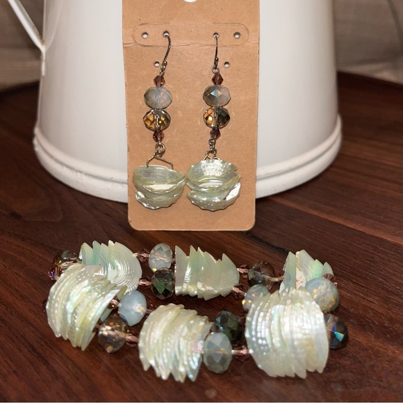 Hand Crafted Pearlescent Seashell & Czech glass bead Earrings/Bracelet Set - Picture 3 of 6